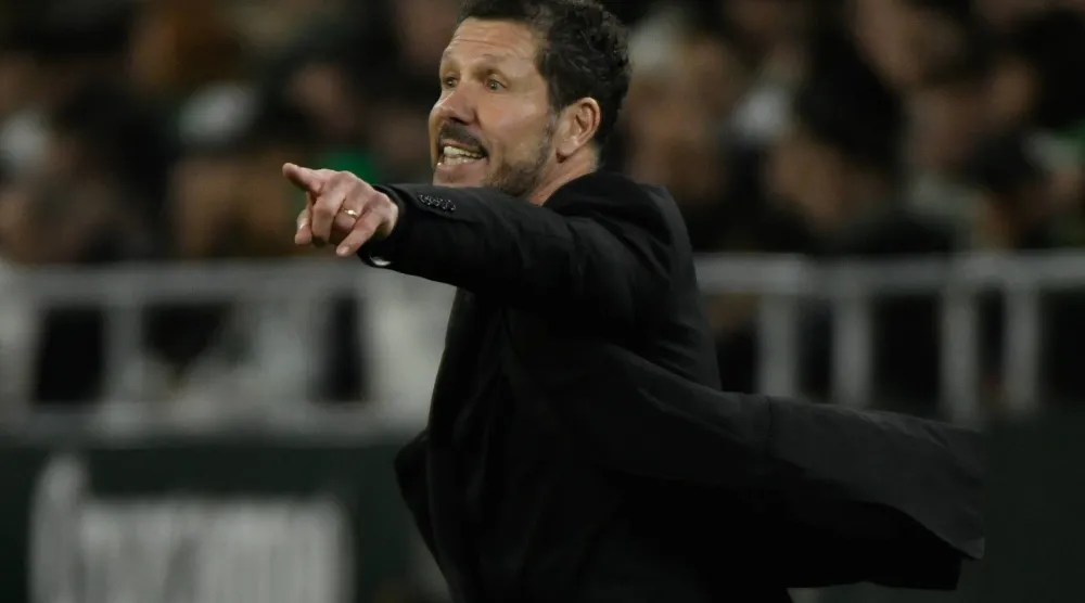 الأرجنتيني دييغو سيميوني المدير الفني لفريق أتلتيكو مدريد (إ.ب.أ)