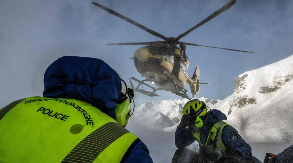 Members of the CRS Alpes Grenoble mountain rescue team prepare to board a Securite Civile helicopter (emergency management) after after an avalanche emergency response rescue mission in an off-piste area of the Ecrins massif, French Alps on January 29, 2026. (Photo by JEFF PACHOUD / AFP)