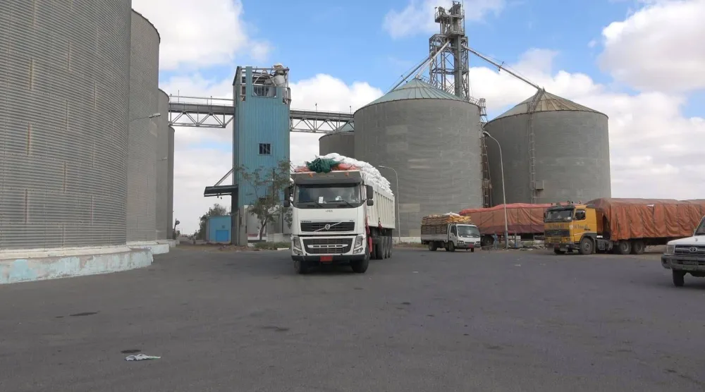 أسعار الغذاء انخفضت بنسبة 20 % في مناطق سيطرة الحكومة اليمنية (إعلام محلي)
