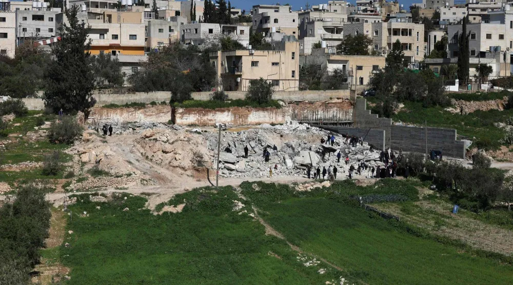 منازل ومحلات لفلسطينيين صارت ركاماً بفعل الجرافات الإسرائيلية غرب مدينة الخليل بالضفة الغربية المحتلة (أ.ف.ب)