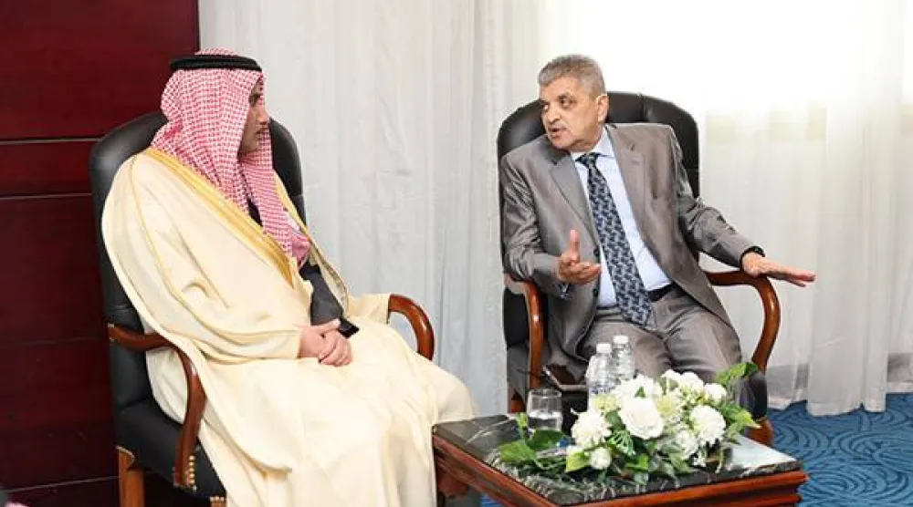 رئيس هيئة قناة السويس خلال استقباله سليمان المزروع رئيس «الهيئة العامة للموانئ السعودية» (قناة السويس)