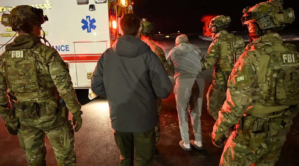 الزبير البكوش بعد وصوله إلى أميركا السبت (مدير مكتب التحقيقات الفيدرالي الأميركي كاش باتيل «إكس»)