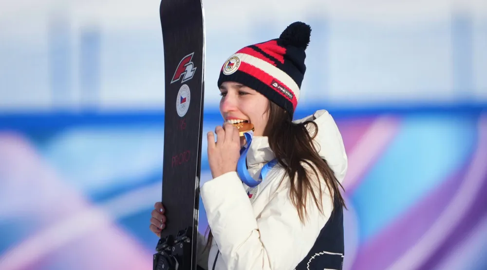 المتزلجة الشابة زوزانا ماديروفا (أ.ب)