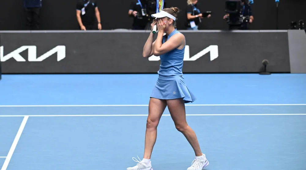 البلجيكية إيليز ميرتنز تتألق في الدوحة (إ.ب.أ)