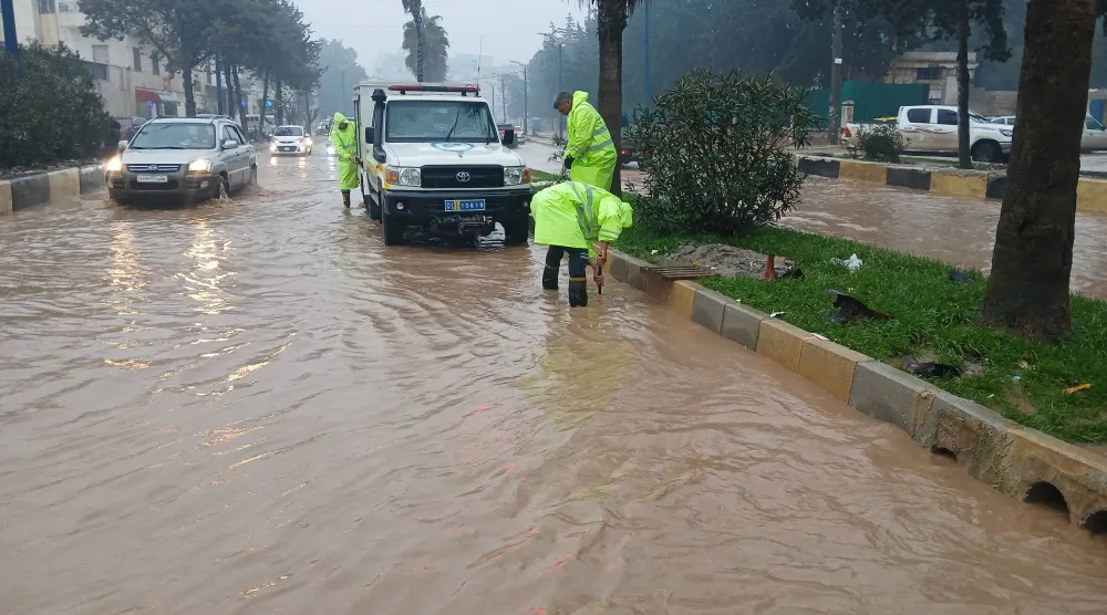 وزارة الطوارئ السورية تسارع الوقت لتجفيف مناطق الفيضانات بين إدلب واللاذقية شمال غربي سوريا