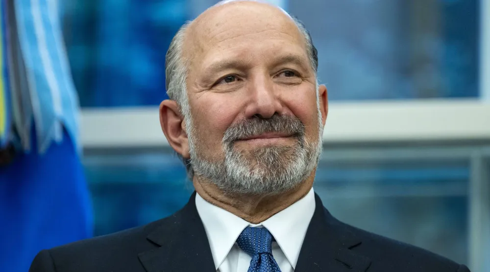 وزير التجارة الأميركي هوارد لوتنيك في المكتب البيضاوي بالبيت الأبيض (إ.ب.أ)