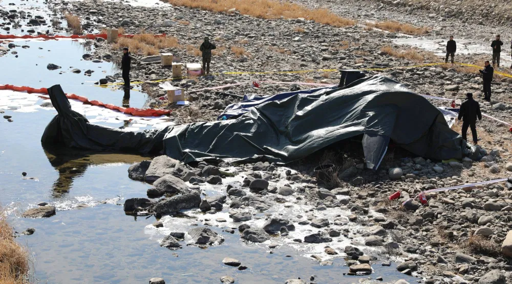 لقطة لموقع تحطم المروحية العسكرية (رويترز)