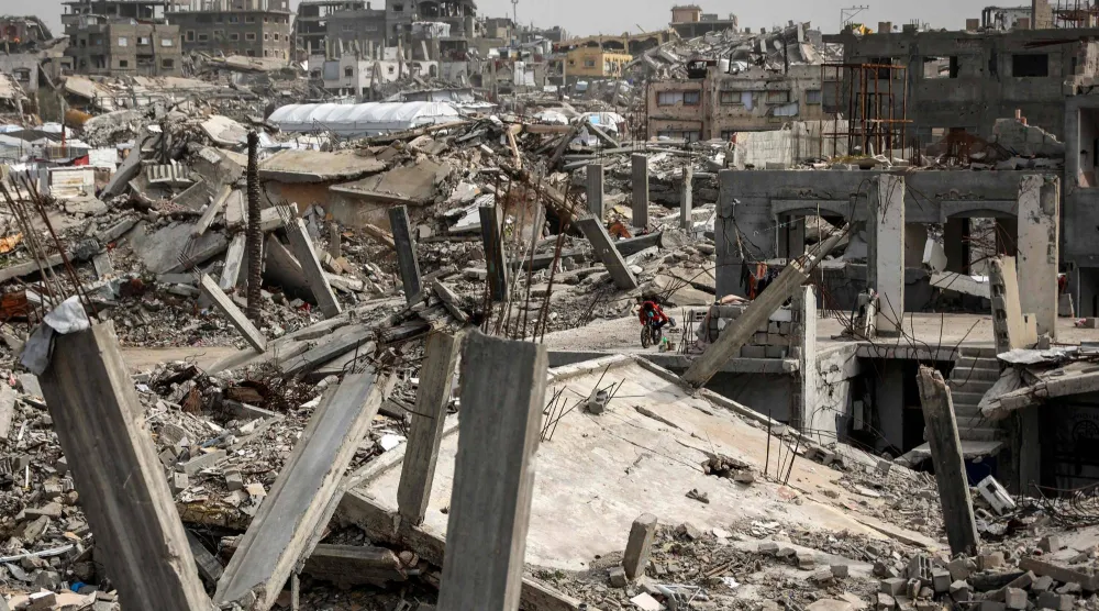 مبانٍ مدمرة في مخيم جباليا للاجئين بشمال غزة (أ.ف.ب) 