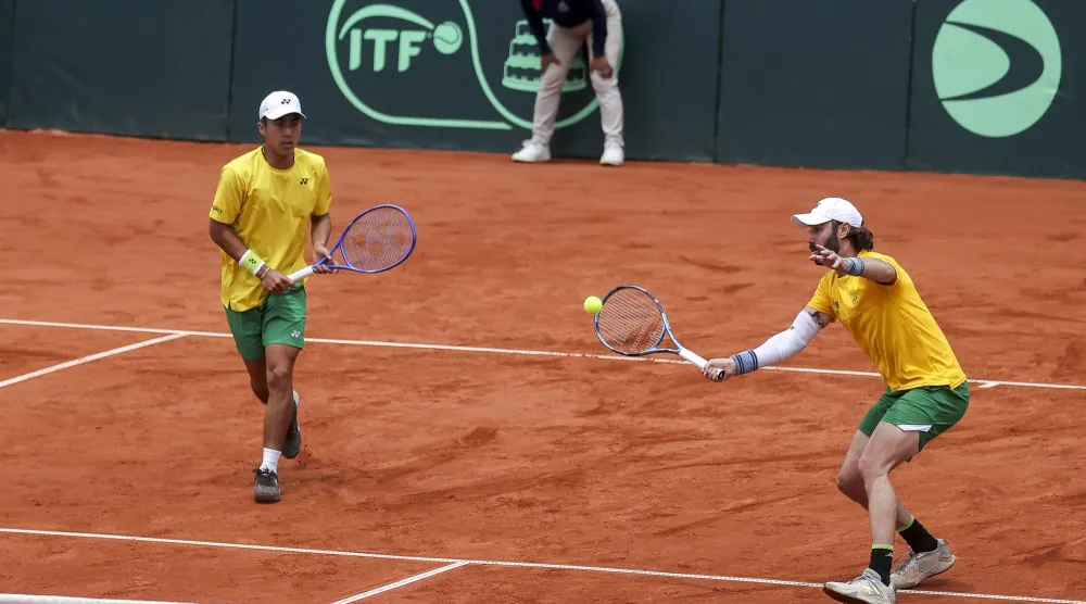 أستراليا تتلقى هزيمة مذلة أمام الإكوادور في تصفيات كأس ديفيز (إ.ب.أ)