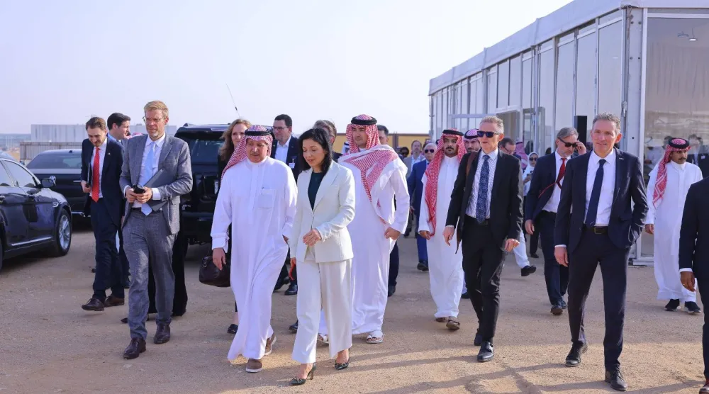 وزيرة الاقتصاد والطاقة الألمانية كاترينا رايشه تزور «مجمّع الجفالي الصناعي»