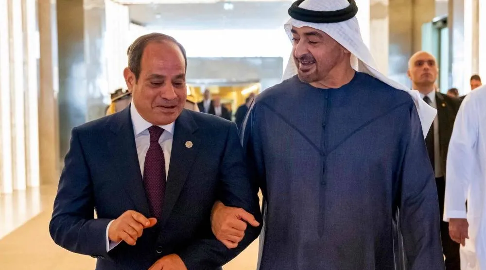 لقاء سابق بين رئيس الإمارات الشيخ محمد بن زايد والرئيس المصري عبد الفتاح السيسي في أبوظبي (أرشيفية - أ.ف.ب)