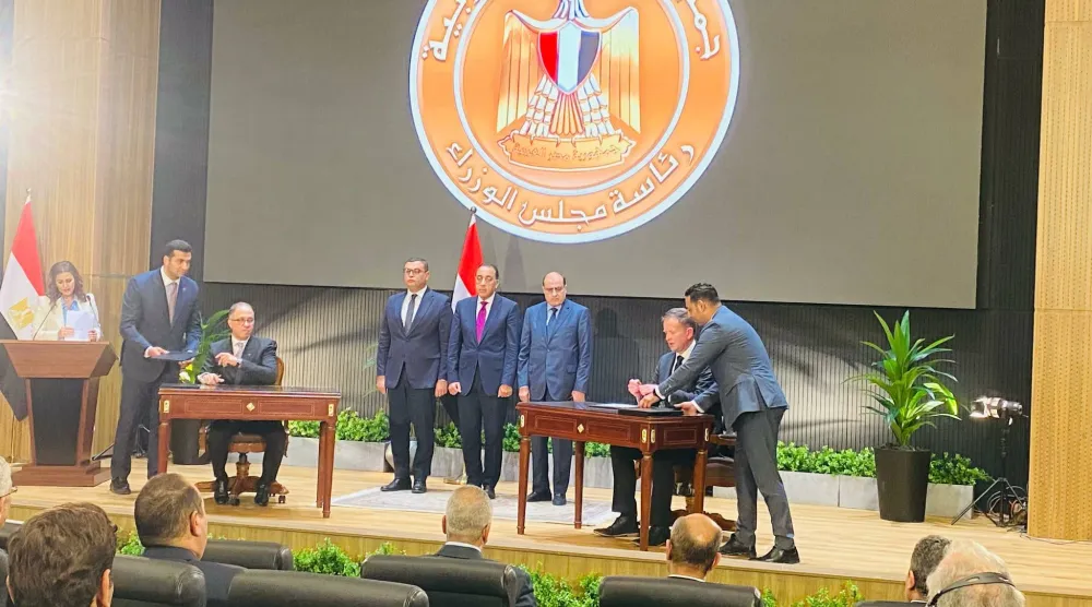 رئيس مجلس الوزراء يشهد توقيع اطلاق المشروع (الشرق الأوسط)
