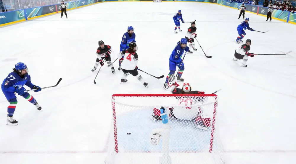 إيطاليا هزمت اليابان في هوكي جليد السيدات (أ.ف.ب)