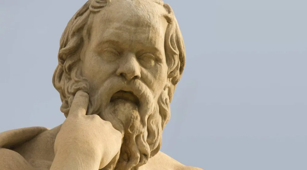 تمثال لسقراط