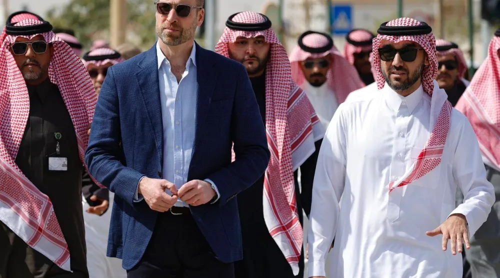 الأمير عبد العزيز بن تركي الفيصل يستقبل الأمير ويليام في المسار الرياضي (إكس)