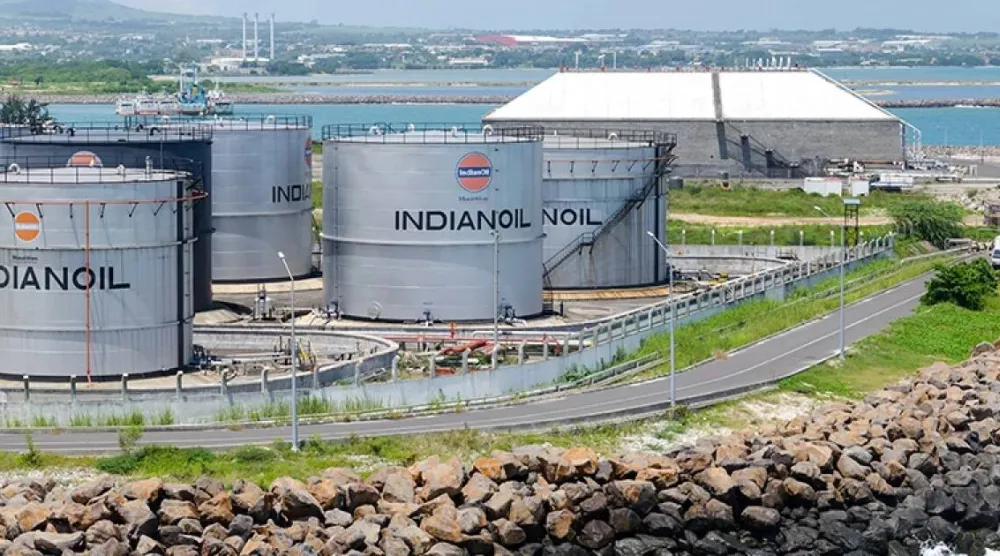 انخفض سعر بيع النفط الخام لشركة «أويل إنديا» إلى 62.84 دولار للبرميل من 73.82 دولار للبرميل في العام السابق (إكس)