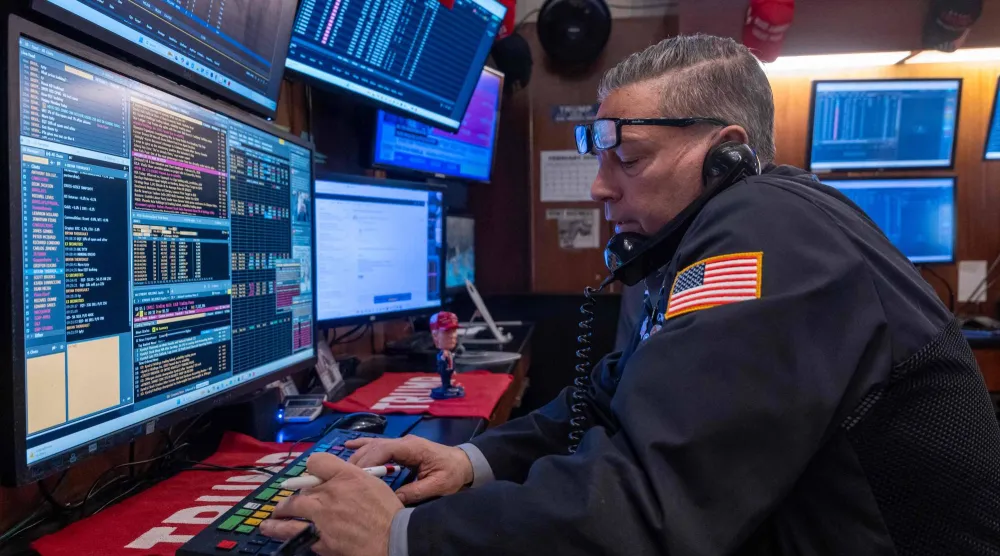 متداول يعمل في بورصة نيويورك (أ.ف.ب)