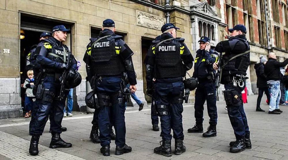 أفراد من الشرطة الهولندية في أمستردام (أرشيفية - إ.ب.أ)