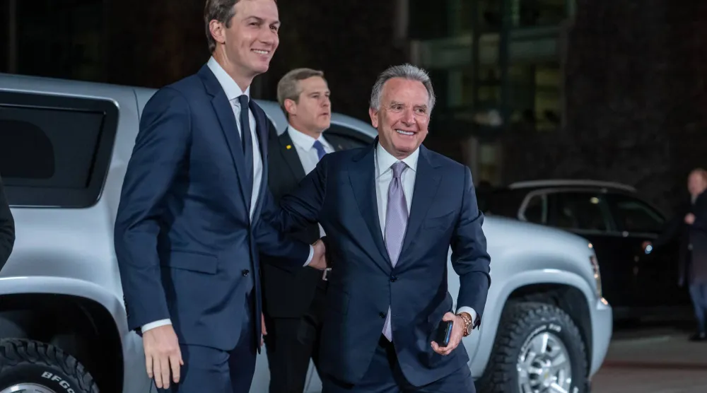 جاريد كوشنر صهر الرئيس دونالد ترمب والمبعوث الخاص ستيف ويتكوف في برلين يوم 15 ديسمبر 2025 (د.ب.أ)