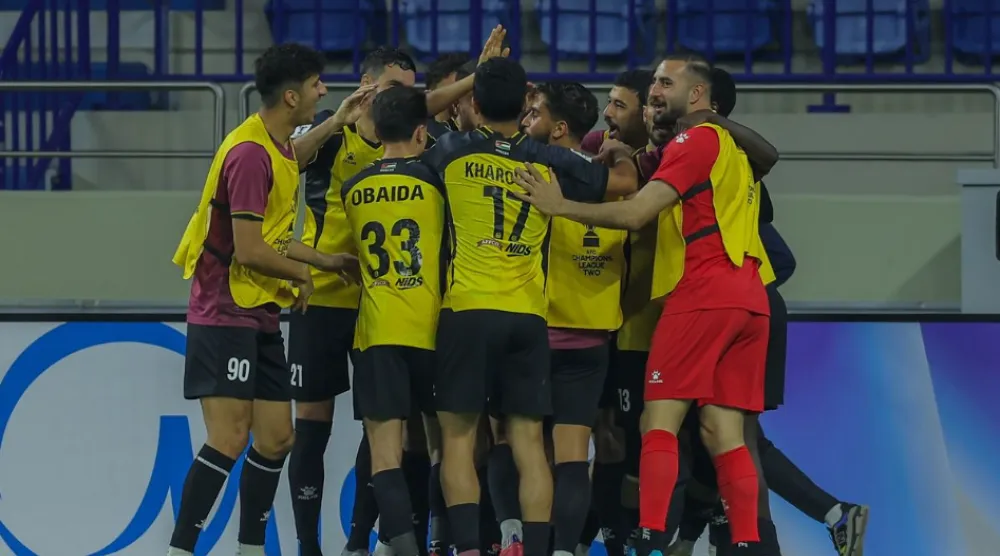 فرحة لاعبي الحسين الأردني بالفوز على الاستقلال الإيراني بدبي (الاتحاد الآسيوي)