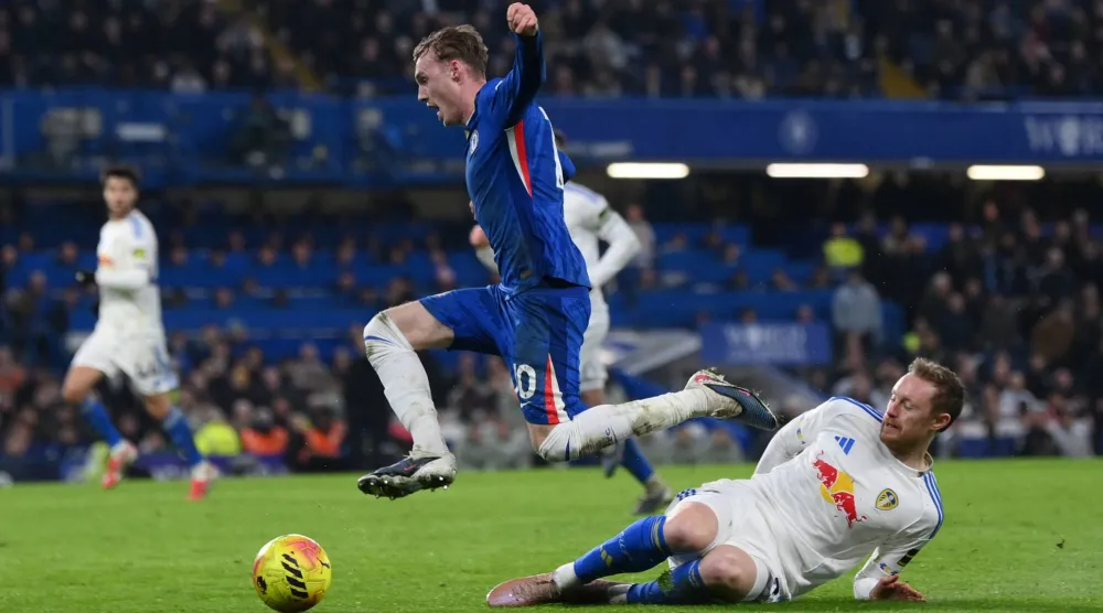 تشيلسي اكتفى بالتعادل مع ليدز 2-2 (رويترز)