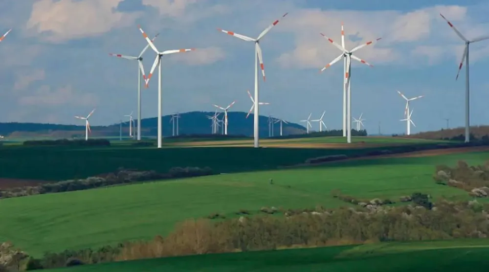مزرعة رياح في ألمانيا وسط تراجع الدعم الشعبي للمناخ (رويترز)