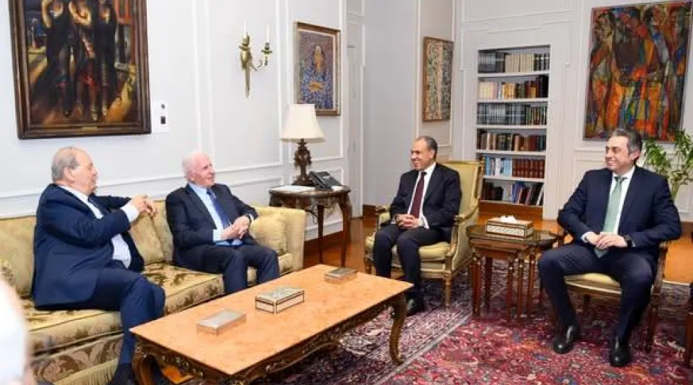 وزير الخارجية المصري خلال لقاء رئيس المجلس الوطني الفلسطيني وأمين سر منظمة التحرير الفلسطينية الثلاثاء (الخارجية المصرية)