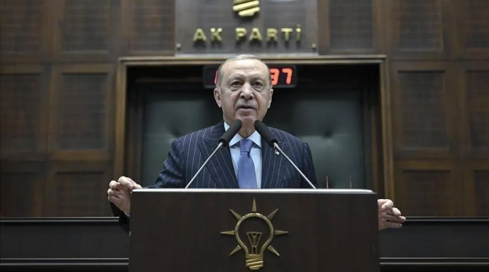 الرئيس رجب طيب إردوغان خلال اجتماع الكتلة النيابية لحزبه «العدالة والتنمية» داخل البرلمان التركي الأربعاء (أناضول)