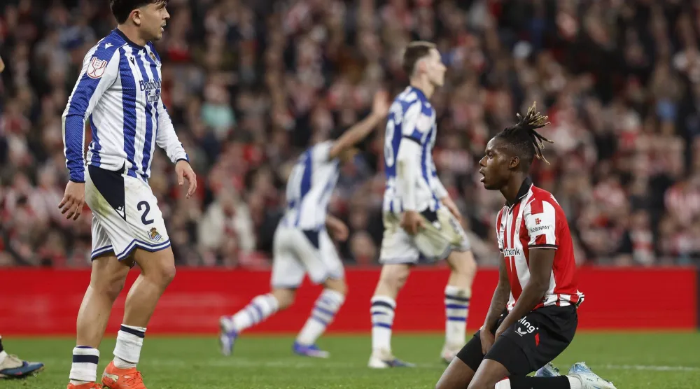 مهاجم أتلتيك بلباو نيكو ويليامز بعد خسارة فريقه أمام ريال سوسييداد في ذهاب نصف نهائي كأس إسبانيا (إ.ب.أ).