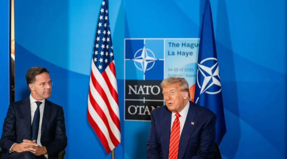 الرئيس الأميركي وأمين عام «الناتو» يتحدثان خلال مؤتمر صحافي في قمّة بلاهاي يونيو 2025 (د.ب.أ)