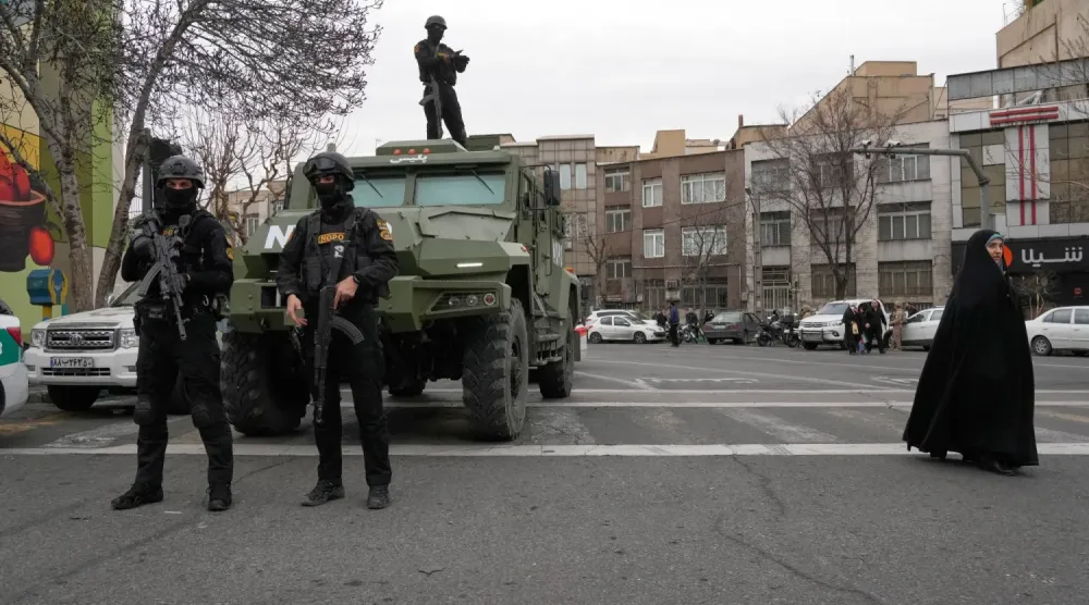 İran güvenlik güçleri dün Tahran sokaklarında devriye gezdi (AP)İran güvenlik güçleri dün Tahran sokaklarında devriye gezdi (AP)