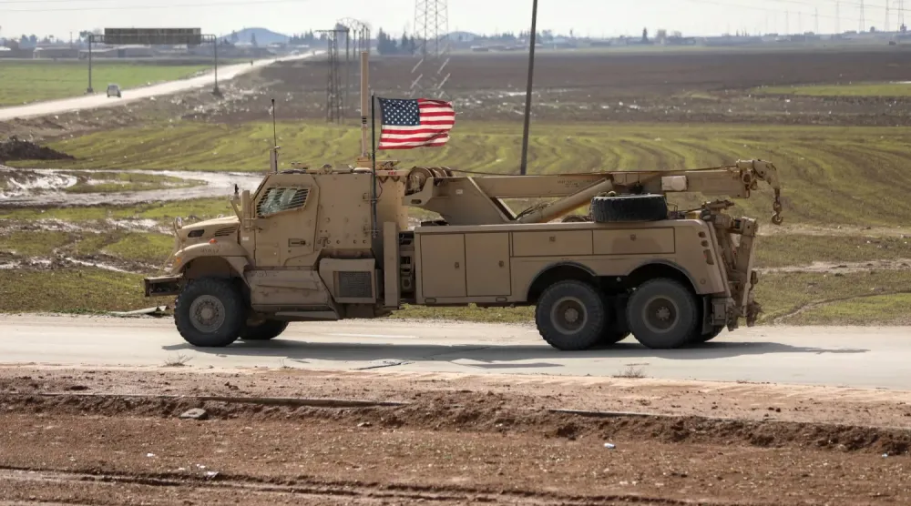 Suriye'nin Kamışlı kentindeki ABD askeri araçları (Reuters)