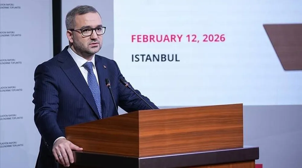 رئيس البنك المركزي التركي فاتح كاراهان خلال عرض التقرير الفصلي حول التضخم (موقع البنك المركزي)