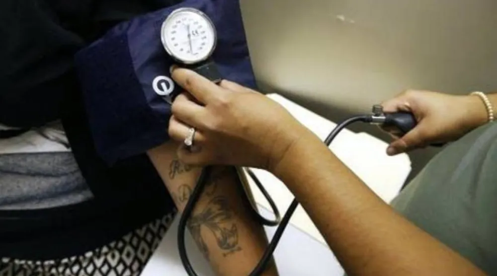 جهاز قياس ضغط الدم (رويترز)