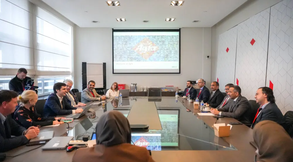 اجتماع وزير الصناعة والثروة المعدنية مع قيادات شركة «Pfizer» البلجيكية (الشرق الأوسط)