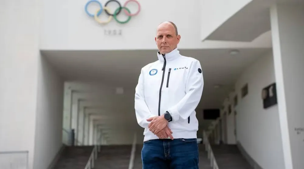 يان هانينن رئيس البعثة الأولمبية الفنلندية (رويترز)