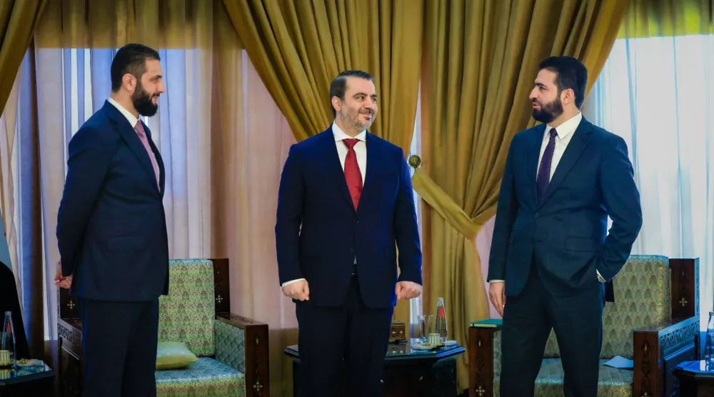 الرئيس السوري أحمد الشرع مع ووزير الخارجية أسعد الشيباني ووزير الداخلية السوري أنس حسن خطاب (سانا)