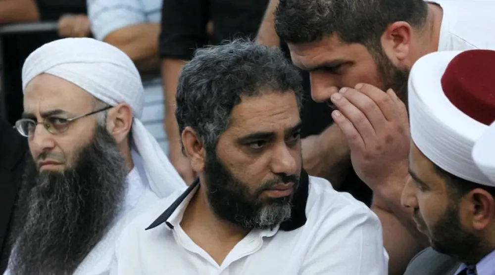 أحمد الأسير والفنان اللبناني فضل شاكر يشاركان في احتجاج ببيروت عام 2013 (أرشيفية - رويترز)