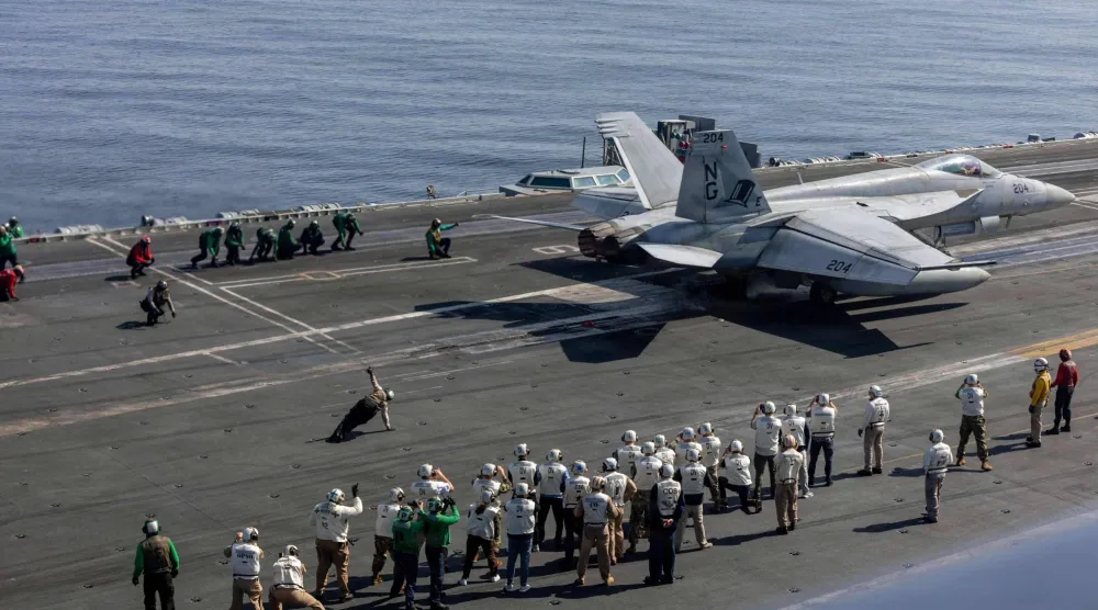 حاملة الطائرات الأميركية «أبراهام لينكولن» في بحر العرب 7 فبراير الحالي (أ.ف.ب)