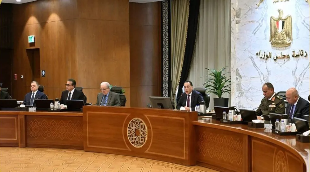 رئيس الوزراء المصري مصطفى مدبولي خلال أول اجتماع لحكومته الجديدة (مجلس الوزراء المصري)