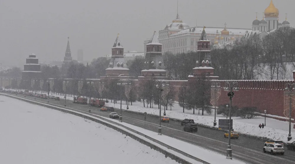 صورة عامة لـ«الكرملين» خلال يوم مثلج في وسط موسكو 12 فبراير 2026 (أ.ف.ب)