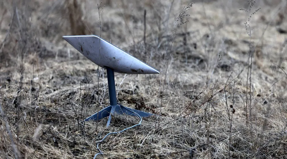 أحد أجهزة «ستارلينك» (رويترز)