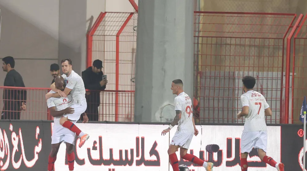 «ضمك» عاد لدائرة الانتصارات بفوز ثمين أمام «التعاون» (تصوير: عدنان مهدلي)