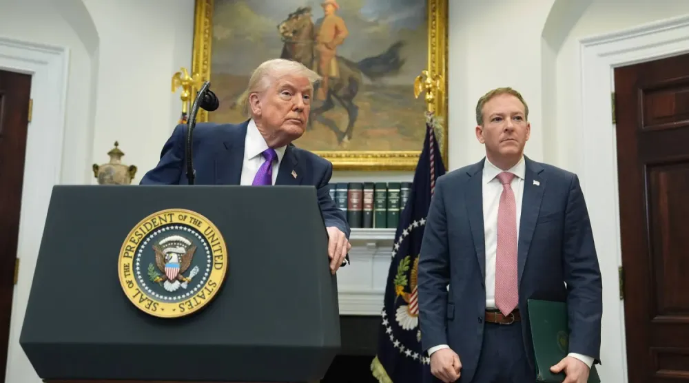 Trump, perşembe günü Beyaz Saray’da gazetecilere konuşurken (AP)