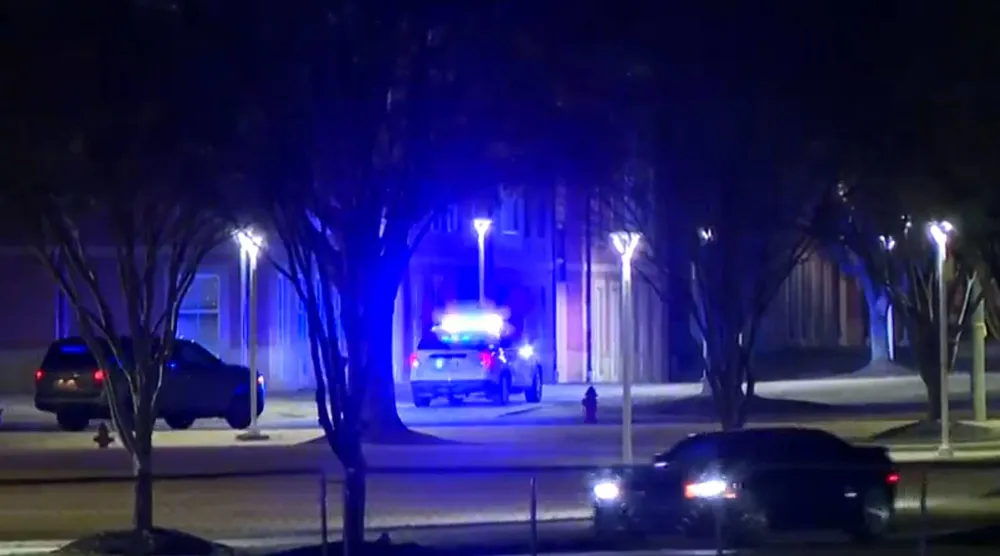 صورة مأخوذة من مقطع فيديو تظهر حرم جامعة ولاية كارولينا الجنوبية في أورانجبرغ بعد حادث إطلاق نار في مجمع سكني تابع للجامعة... في وقت مبكر من صباح الجمعة 13 فبراير 2026 (أ.ب)