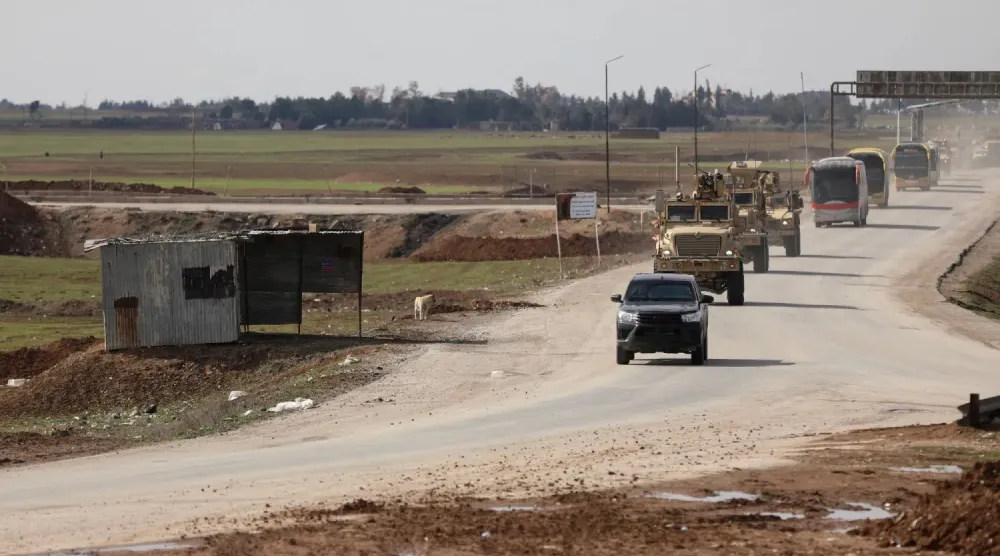 DEAŞ mensuplarını Kamışlı’dan Irak’a taşıyan bir konvoy (Reuters)