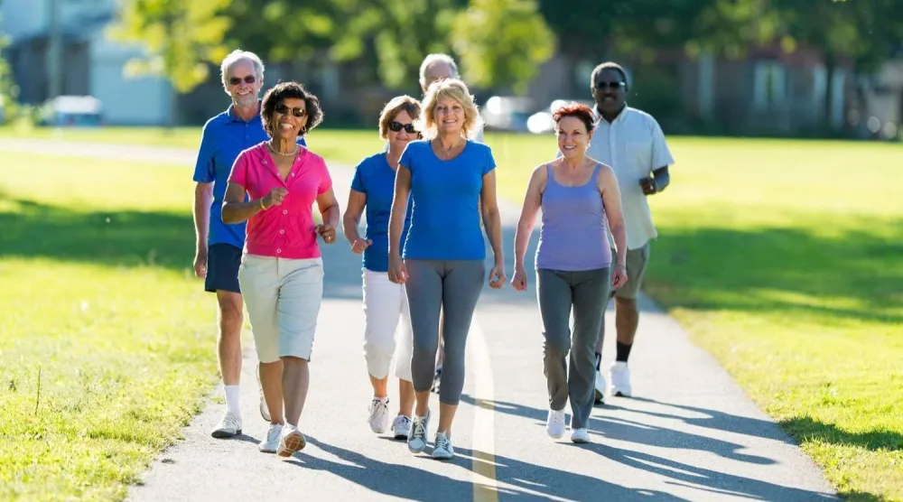 المشي من أبسط التمارين وأكثرها فاعلية للشيخوخة الصحية (جامعة تكساس إيه آند إم)