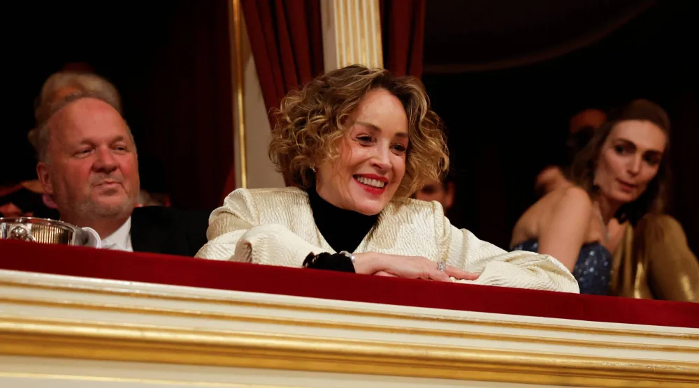 الممثلة شارون ستون في حفل الافتتاح لكرنفال الأوبرا التقليدي في فيينا (رويترز)