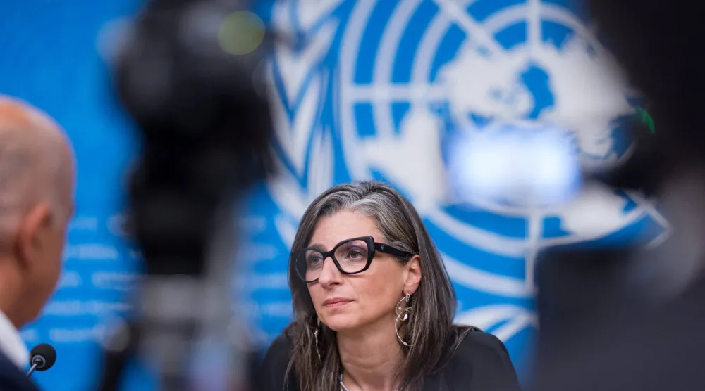 فرانشيسكا ألبانيزي مقررة الأمم المتحدة الخاصة المعنية بحقوق الإنسان في الأراضي الفلسطينية المحتلة تتحدث في جنيف (رويترز)