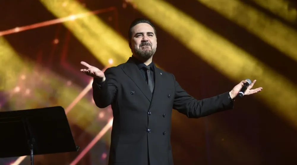 وائل جسار خلال حفل عيد الحب بدار الأوبرا (دار الأوبرا المصرية)